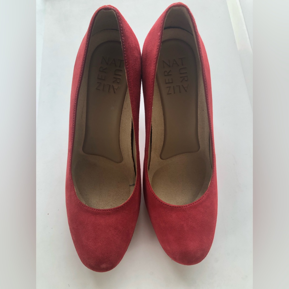 NEW Naturalizer Red Suede Heels.